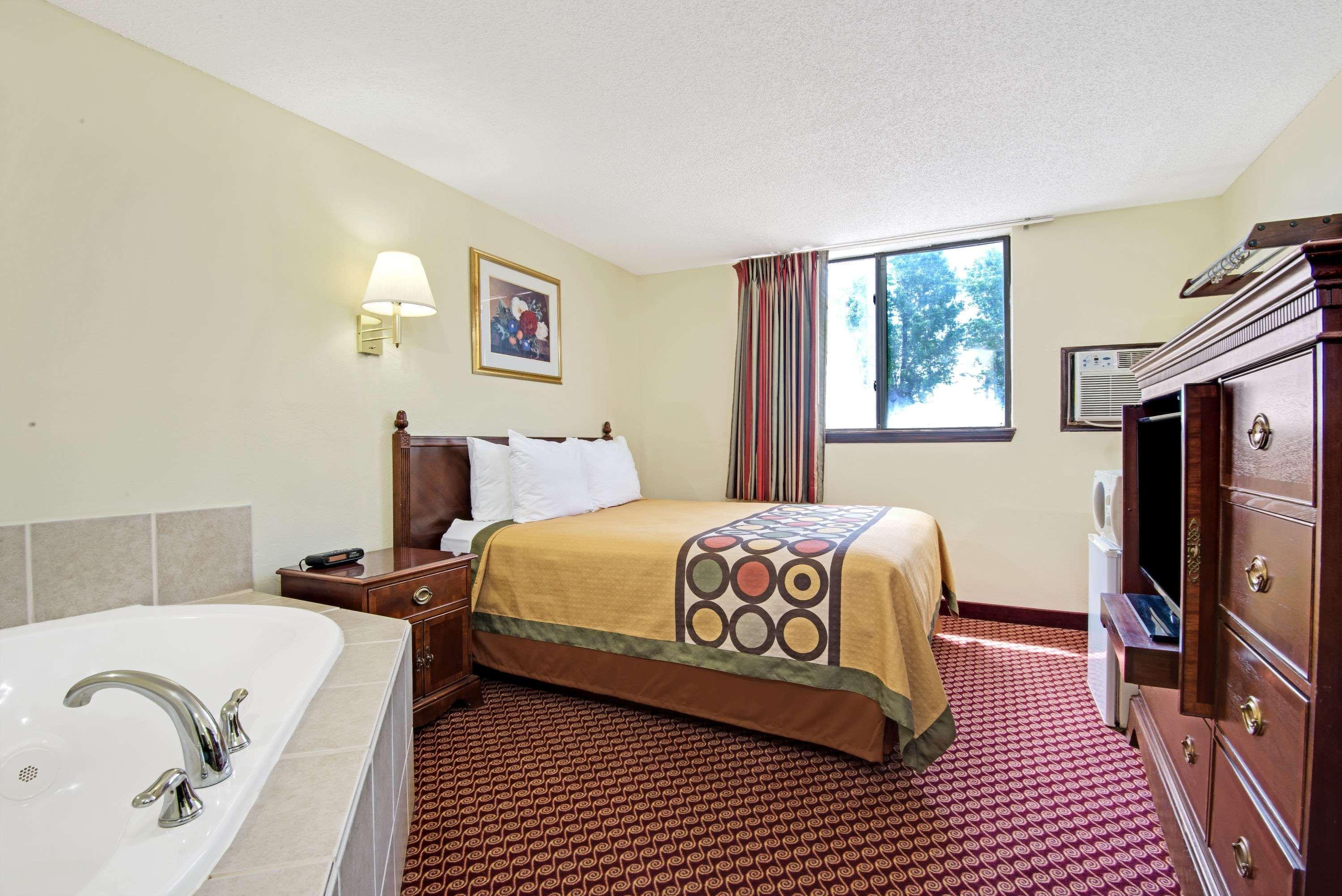 Baymont Inn & Suites By Wyndham Liberty Exterior photo