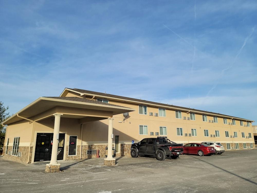 Baymont Inn & Suites By Wyndham Liberty Exterior photo