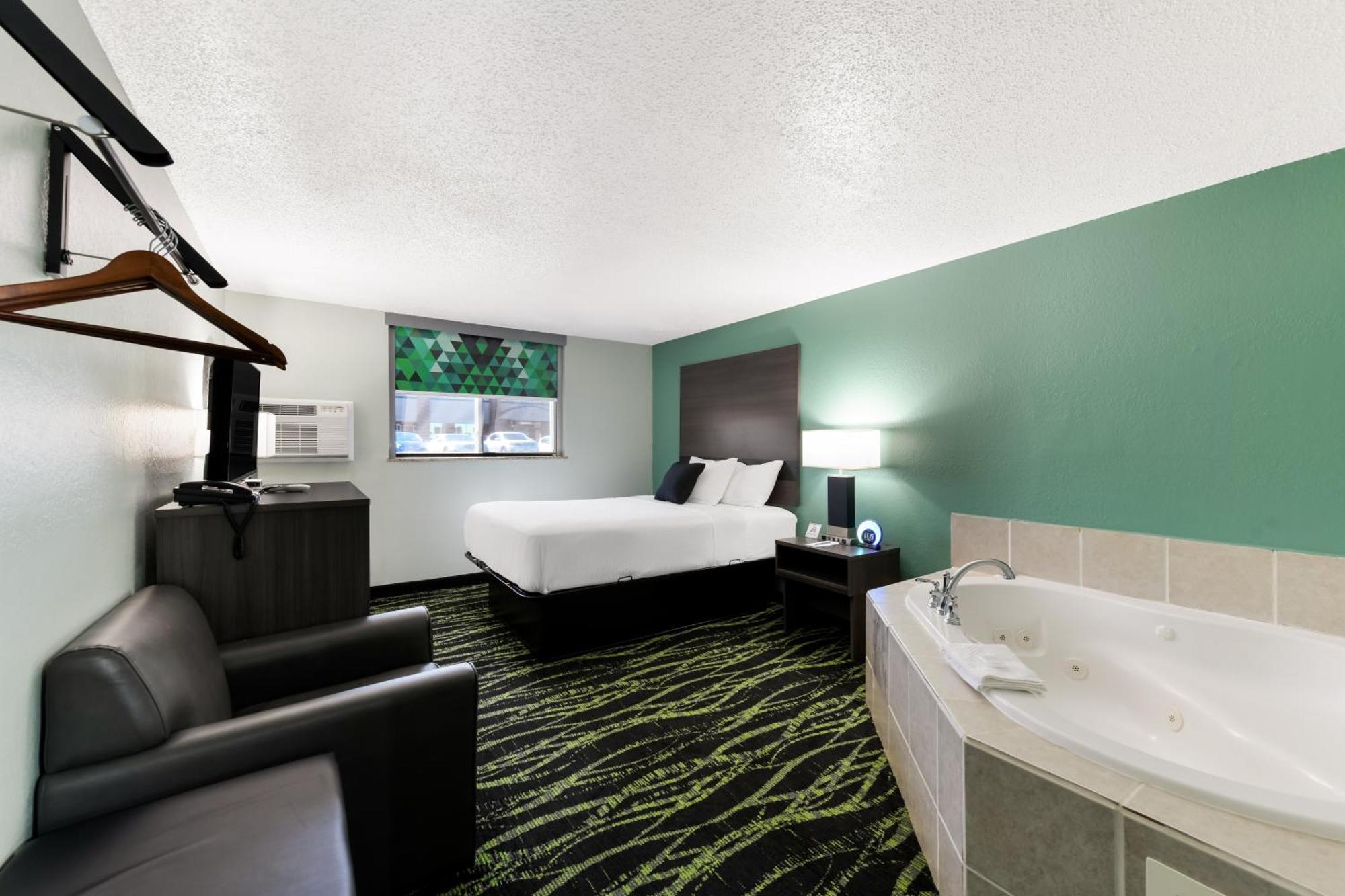 Baymont Inn & Suites By Wyndham Liberty Exterior photo